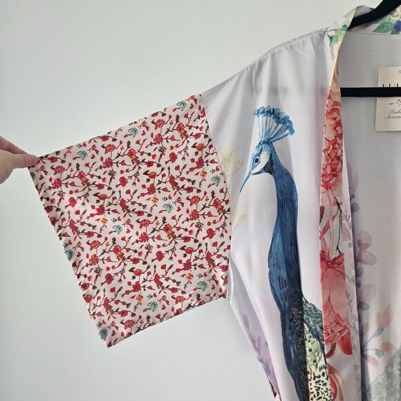 Lulla Collection tie-waist beach coverup or robe - Picture 4 of 6